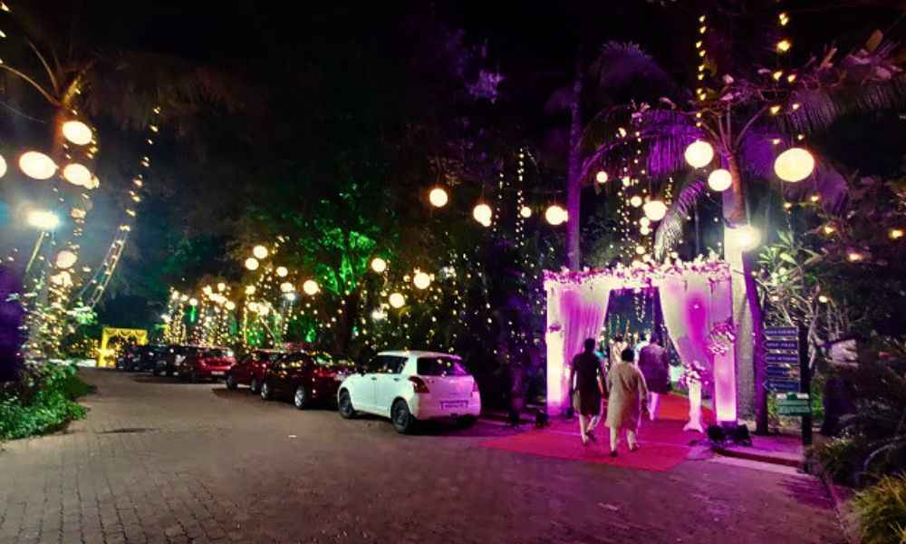 Golden Swan Country Club Entry